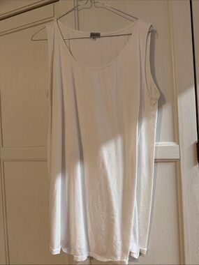 Everyday Scoop Neck White Tank Top by